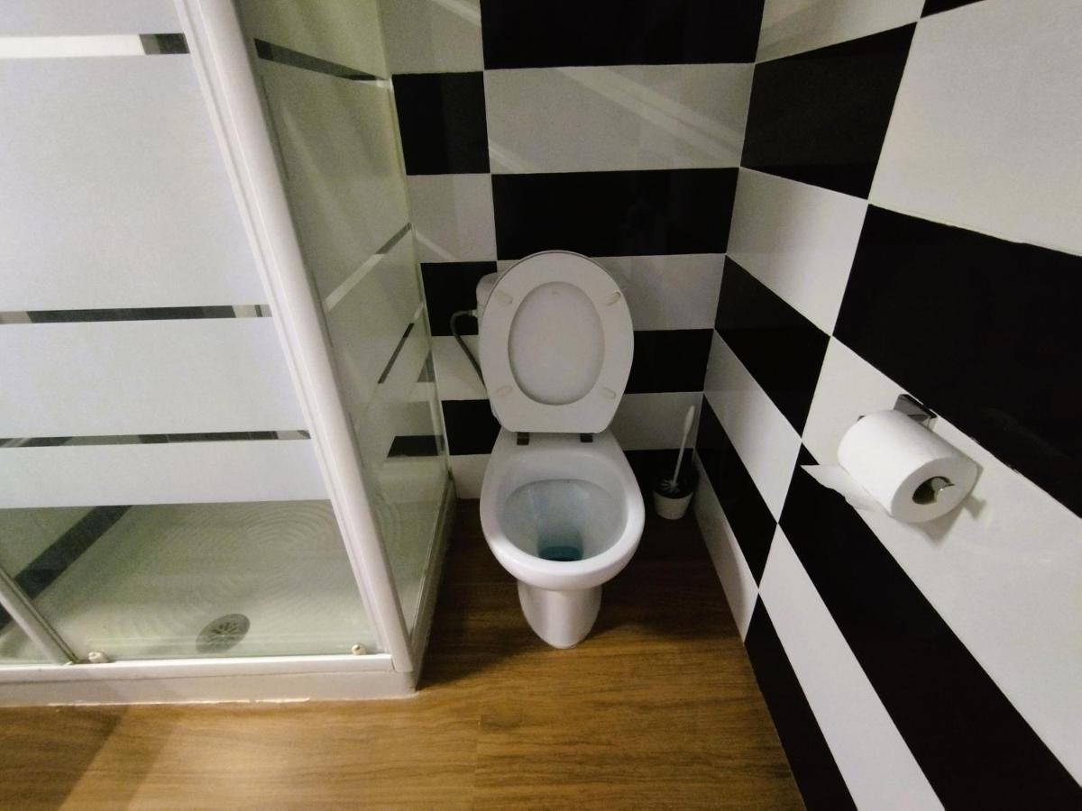 Sunny Flat With Huge Terrace! Close Downtown! لقنت المظهر الخارجي الصورة